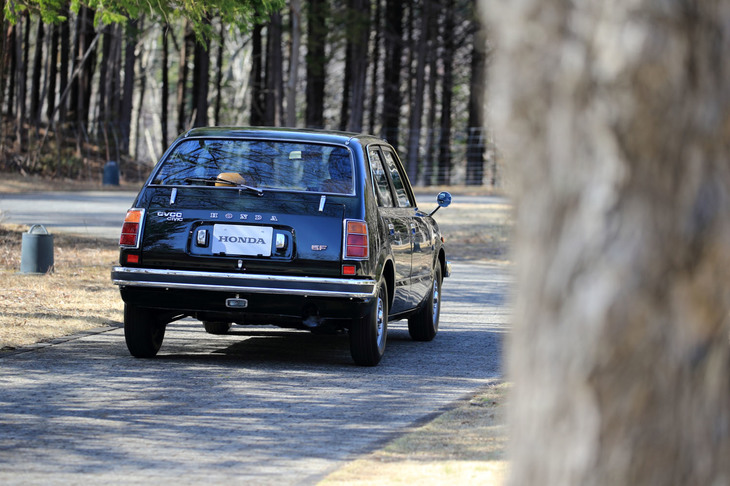 コンパクトカーですらFRセダンが主流だった時代に、FFの2BOXとして登場した初代「シビック」。クリーンなイメージも手伝って、大ヒットモデルとなった。