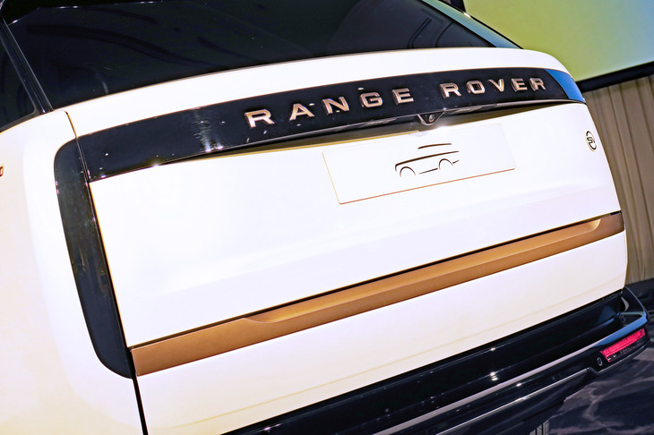 ランドローバー・レンジローバーSV P530（テールゲートまわり）