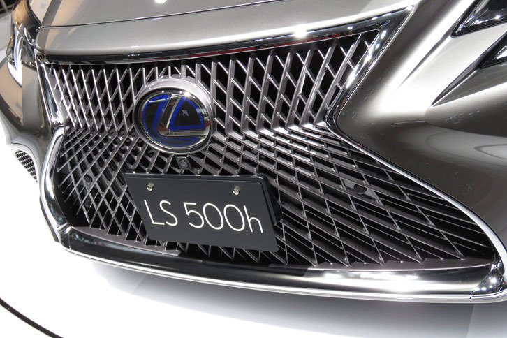 レクサスLS500h（フロントグリル）