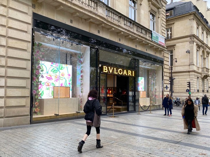 その場所は、ブルガリに変わっていた。