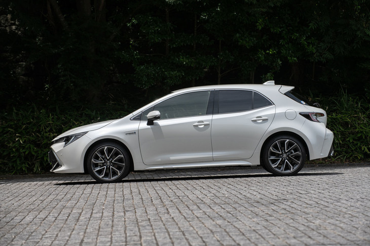 ボディーサイズは全長×全幅×全高＝4375×1790×1460mm。先代にあたる「オーリス」と比べると、45mm長く、30mm広く、20mm低くなっている。