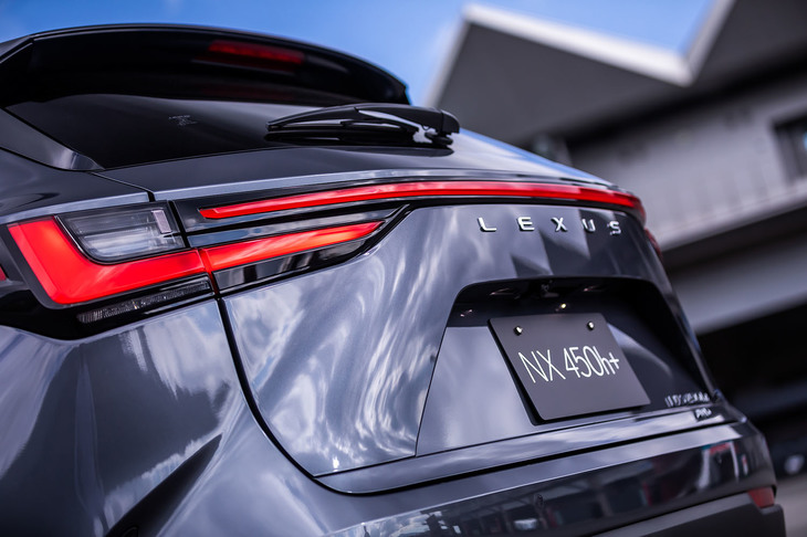 NX450h＋“バージョンL”（リアコンビネーションランプ）