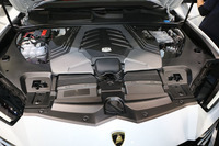 ランボルギーニ、高性能SUVの「ウルス」を日本初公開の画像