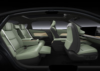 ホイールベースを80mm延長したことで、居住空間は拡大された。後席にはリラクゼーション機能のほか、助手席を前方に移動させてニールームを広げる機能も備わる。