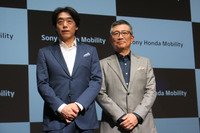 ソニー・ホンダモビリティの水野泰秀代表取締役会長兼CEO（写真右）と川西 泉代表取締役社長兼COO（同左）。