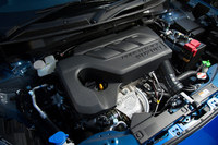 「バレーノ」から導入が進められている1リッター直3直噴ターボエンジン。「スイフト」のものは102psの最高出力と15.3kgmの最大トルクを発生する。