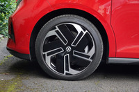 「ID. Buzz GTXロングホイールベース」のタイヤサイズは、フロントが235/45R21、リアが265/40R21となる。今回試乗した車両は「ハンコック・ヴェンタスS1エボ3 ev」を装着していた。