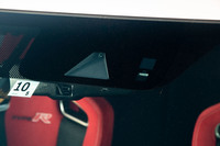 フロントウィンドウに装備された単眼カメラ。今回の改良では、運転支援・予防安全システムの「ホンダセンシング」が採用された。