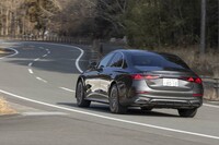 乗り心地も進化しており、突起を乗り越えた際のショックは従来品より10％低減。実際、舗装路の補修跡や目次段差を乗り越えた際の、衝撃のいなしや揺れの収束は見事だった。