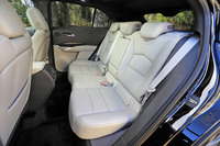 全グレードでリアシートヒーターを標準装備するなど、後席の快適性も申し分ない。