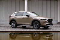 「フィールドジャーニー」はオフロードテイストが強調された特別仕様車。駆動方式は4WDのみとなる。