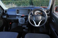 「毎日乗っても飽きのこないデザイン」を追求したというインテリア。ふっくらした立体感が表現されているのが特徴。