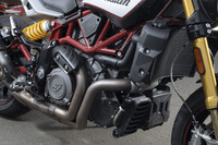 1203ccの排気量を持つ水冷V型2気筒DOHCエンジン。日本仕様の最高出力は明らかにされていないが、米国仕様では120HPと公称されている。