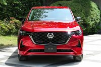 新開発のエンジン縦置き・FRプラットフォームをベースとする「CX-60」。「CX-5」の後を継ぐ次世代モデルとなるはずが、いまひとつ盛り上がらない。