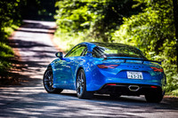 「A110 Sアセンション」のボディーカラーは「ブルーアルピーヌM」（写真）と「オランジュフーM／ノワールプロフォンM」の2種類が設定され、いずれも限定15台ずつの販売となった。