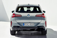 非M系のモデルのお尻はご覧のとおり。バンパー下部は黒い装飾で覆われていて、マフラーは見えない。