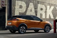 「GTライン」は専用のグリルとフルLEDヘッドランプからなる顔まわりの意匠に加え、ブラックのルーフやドアミラー、ウィンドウスリップも特徴。