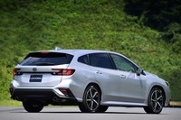 全長は先代比で65mm延長。車幅は15mmの拡幅にとどめ、全高は据え置きとされた。