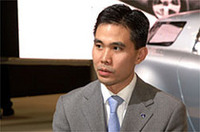 「9x」をデザインした、アンソニー・ロー氏。香港生まれ。イギリスのRCAでデザインを学び、ロータス、アウディ、メルセデスを経てサーブに入社した。
	
	 