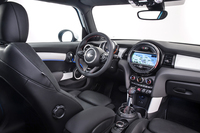 「MINI」に5ドアハッチバックが登場の画像