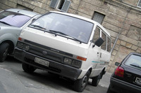 スペイン製「日産バネット」。今もそれなりに重宝されている。シエナで。