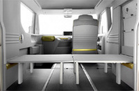 
	ラゲッジスペースの最大積載重量は600kg。写真は、荷室右側の壁に収納される「インサイドパネル」を利用して、棚にした状態
	 