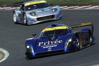 GT300クラスもGT500クラスと同様に、ポールポジションスタートのNo.2 プリヴェKENZOアセット・紫電   高橋一穂/加藤寛規組）とNo.7 ORC雨宮SGC-7(井入宏之/折目遼組）が序盤から激しい攻防を繰り広げる。