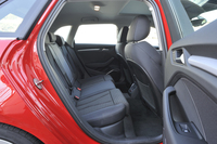 標準のシート表皮は「ラリークロス」と呼ばれる模様が入ったファブリックとなる。ひとつ上のグレード「1.8 TFSIクワトロ」と共通。
    