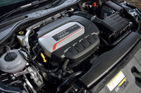 「TTSクーペ」の2リッター直4直噴ターボエンジン。「TTクーペ」や「TTロードスター」のものに比べて56ps増しとなる、最高出力286psを発生する。