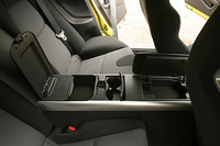 写真をクリックするとリアコンソールの収納が見られます
    
    