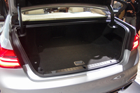 トランクルームの容量は420リッターが確保される。