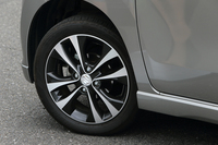 今回のテストでは、「eKワゴン」と「N-WGN」が155/65R14サイズのタイヤを装着していたのに対し、「ワゴンR」のみ165/55R15サイズのタイヤを履いていた。
    