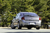 【スペック】ベクトラGTS3.2：全長×全幅×全高＝4610×1800×1465mm／ホイールベース＝2700mm／車重＝1530kg／駆動方式＝FF／3.2リッターV6DOHC24バルブ（211ps／6200rpm、30.6kgm／4000rpm）／車両本体価格＝415.0万円（テスト車＝458.0万円／DVDオペルナビゲーションシステム付きAVステーション＝30.0万円、チルトアップ機構付き電動ガラスサンルーフ＝13.0万円）