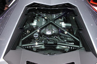 L539型と呼ばれる新しいV12気筒エンジン。ドライサンプの採用などにより、低重心化も図られた。