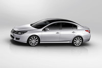 ルノー、新型サルーンの写真を公開の画像