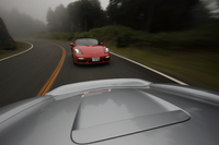 上陸したばかりの「ポルシェ718ボクスター」は標準モデルと上級モデルの「S」をそろえ、JARIでの計測も行った。参考のため、先代ボクスターもゲストで登場する。（photo：北畠主税）