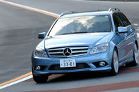 V6を凌駕するトルクの持ち主だけあり、スムーズな走りを披露。