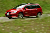 【スペック】307SW：全長×全幅×全高＝4420×1760×1585mm/ホイールベース＝2720mm/車重＝1430kg/駆動方式＝FF/2リッター直4 DOHC16バルブ（137ps/6000rpm、19.4kgm/4100rpm）/価格＝295万500円（テスト車＝同じ）