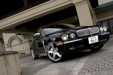 ジャガー　XJS　ホーン　ボタン　キャップ　2個　黒　ゴールド　ステアリング ジャガー XJS ホーン ボタン キャップ 2個 黒 ゴールド