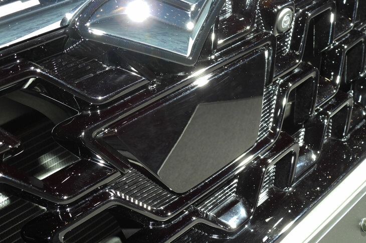 スズキ・フロンクス（先進運転支援システムのミリ波レーダー）