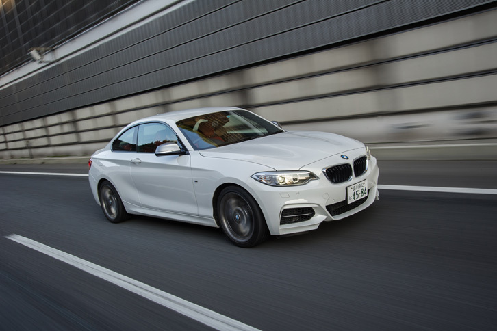 「M240i」の動力性能については、0-100km/h加速が4.8秒と公称されている（欧州仕様、AT車の数値）。