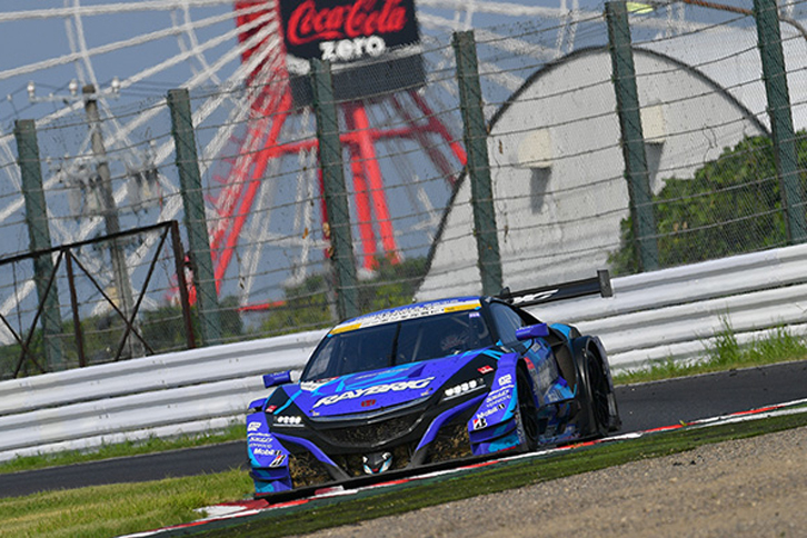 3位もホンダ勢。No.100 RAYBRIG NSX-GT（山本尚貴／伊沢拓也）が表彰台にのぼった。