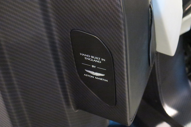 アストンマーティン・ヴァルハラ（ドア）