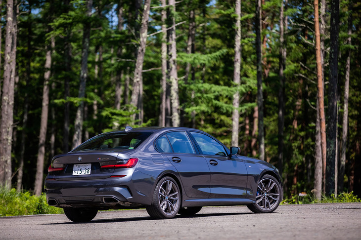 「M340i xDrive」のボディーサイズは全長×全幅×全高＝4720×1825×1445mm、ホイールベース＝2850mm。車重は1730kgと発表されている。