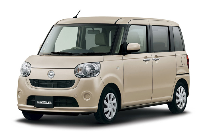 こちらは、モノトーンカラーのモデル。写真のボディーカラーはナチュラルベージュマイカメタリックで、グレード名は「L」。