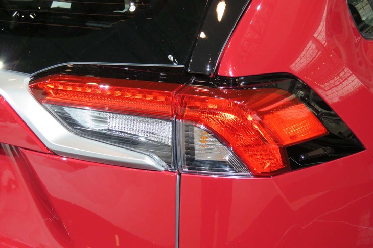 トヨタRAV4（リアコンビランプ）