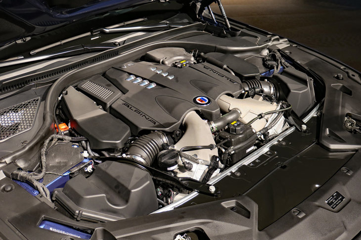 BMWアルピナB8グランクーペ（4.4リッターV8ツインターボエンジン）