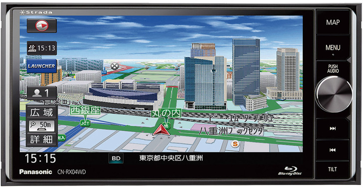 CN-F1XDとほぼ同じ内容を持つダッシュ埋め込み型も別シリーズで販売されている。CNRX04WDはブルーレイディスクが再生できる7V型の2DINサイズ機。型番にWが付く本機はハードキーを画面右側に備える横幅200mmの“ワイドモデル”だが、幅180mmの純粋2DINモデル、CN-RX04Dもある。実勢価格はいずれも11万円前後（税込）。