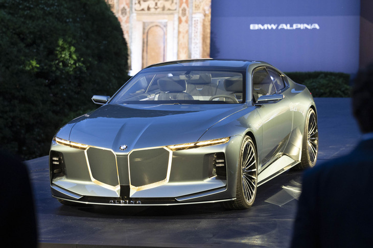 2026年5月15日（現地時間）に世界初公開された、新生BMWアルピナのデザインスタディー「ビジョンBMWアルピナ」。BMWグループ内のエクスクルーシブブランドとして新たな一歩を踏み出すアルピナの、新時代を告げる重要なコンセプトカーと位置づけられている。