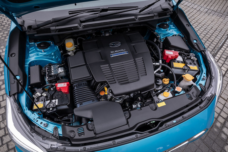 「e-BOXER」と呼ばれるマイルドハイブリッドシステムは、最高出力145PS、最大トルク188N・mのエンジンに、最高出力13.6PS、最大トルク65N・mのモーターが組み合わされる。